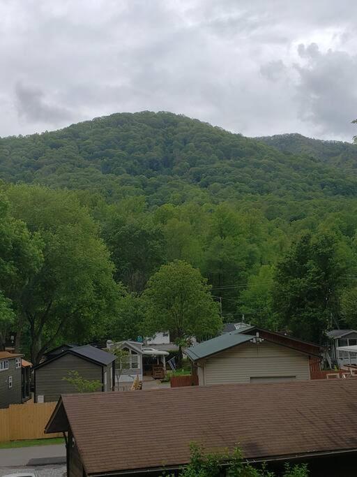 J.Creek Retreat, Creekside Townhouse +1 Car Garage Villa Maggie Valley Exteriör bild